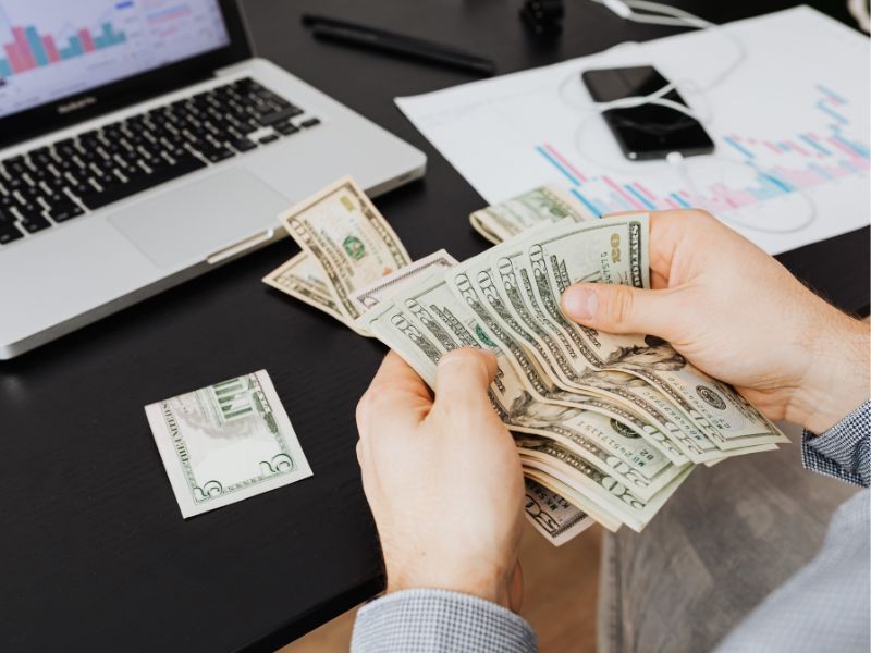 Banco Pode Bloquear Minha Conta ou Salário Para Pagar Dívida? Entenda Seus Direitos